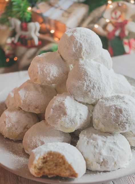 Essen, Christmas Shortbread Cookies, Butterball Cookies, Biscotti Recipes, Greek Kitchen, Shortbread Cookies Recipe, Greek Christmas, Snowball Cookie Recipe, Almond Shortbread