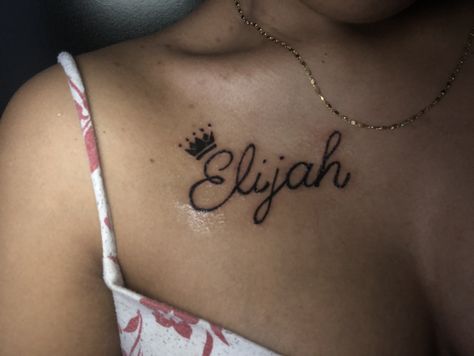 Name Tatted On Chest, Name Tattoos On Neck Fonts, Arianna Name Tattoo, Tattoo Ideas Husband Name, Names With Designs Tattoos, Isaiah Name Tattoo Ideas, Tattoo Ideas Of Names, Cursive Name Tattoos For Women, Men Name Tattoos For Women