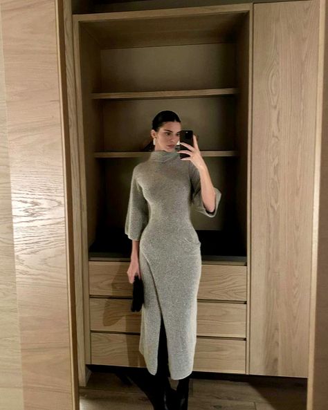 How to Style Sneakers with Jeans, Inspired by Kendall Jenner's Autumn 2023 Look - WornBy.co.uk Kendall Jenner Instagram, Kendall Style, Outfit Invierno, Kendall Jenner Outfits, Jenner Outfits, Jenner Style, Kendall And Kylie Jenner, Kendall And Kylie, Kendall Jenner Style