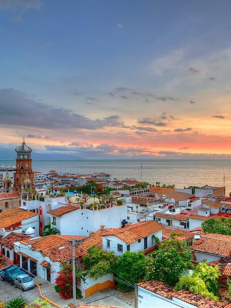 Mexico Puerto Vallarta, Puerto Vallarta Hotels, Puerto Vallarta Resorts, Mexico Wallpaper, Travelling Ideas, Tropical Places, Cheap Places To Travel, Mexico Trip, Puerto Vallarta Mexico