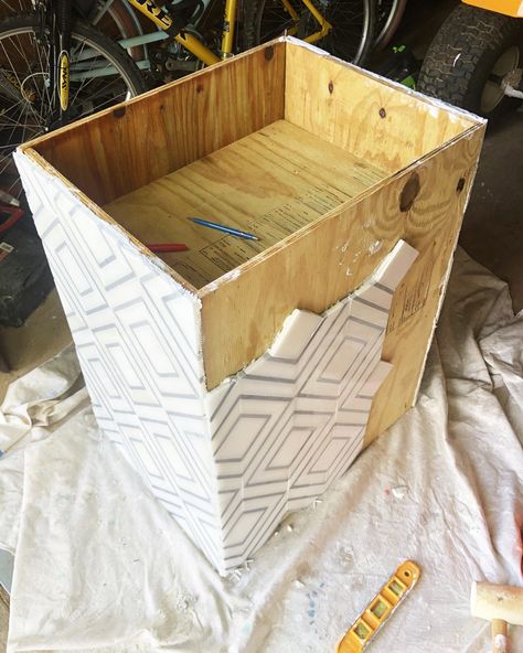 how to build a planter box {tiled!} Tiled Planter Boxes, Plywood Planter Boxes, Diy Tile Planter, Diy Rectangle Planter Boxes, Tile Planter Diy, Tiled Planter, Plywood Planter, Planter Boxes Diy, Tile Planter