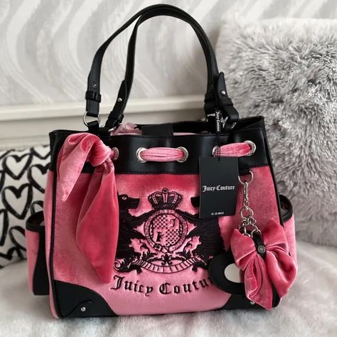 Gorgeous Uk Exclusive Juicy Couture Bag Bnwt Couture, Juicy Couture Bags Vintage, Juicy Couture Daydreamer Bag, Juicy Couture Aesthetic, 2000s Bags, Juicy Couture Daydreamer, Juicy Bag, Paris Hilton Style, Juicy Couture Y2k