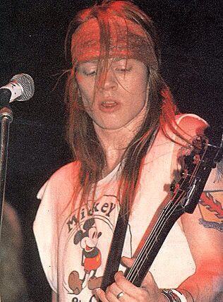 Something about that Mickey Mouse shirt!! Drives me crazy! #AxlRose Axel Rose, Duff Mckagan, Axl Rose, Welcome To The Jungle, Rose Photos, Mötley Crüe, The Perfect Guy, Pop Rock, The Duff