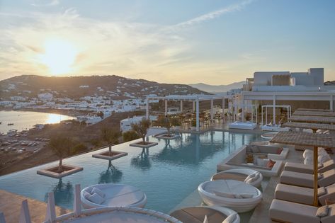 Putting the Life into Myconian Style at Once in Mykonos https://luxurylifestyle.com/headlines/putting-the-life-into-myconian-style-at-once-in-mykonos.html #hotel #resort #travel #vacation Villa Am Meer, Modern Boho Decor, Luxury Suites, Sunset Session, Luxury Services, Secluded Beach, Luxury Pet, Aegean Sea, Free Hotel