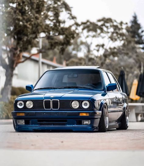 BMW E30 🇦🇹 on Instagram: “🧑🏽‍💻Do you want to learn how to grow a IG Page from 0-10k Followers in under 3 months? (Link in Bio)📲 ⬇️Tap for more⬇️ Follow 👉🏼 @e30.austria…” Bmw Ix M60, Bmw M30, Blue Bmw, 10k Followers, Bmw E30, Car Wallpapers, How To Grow, 3 Months, Austria