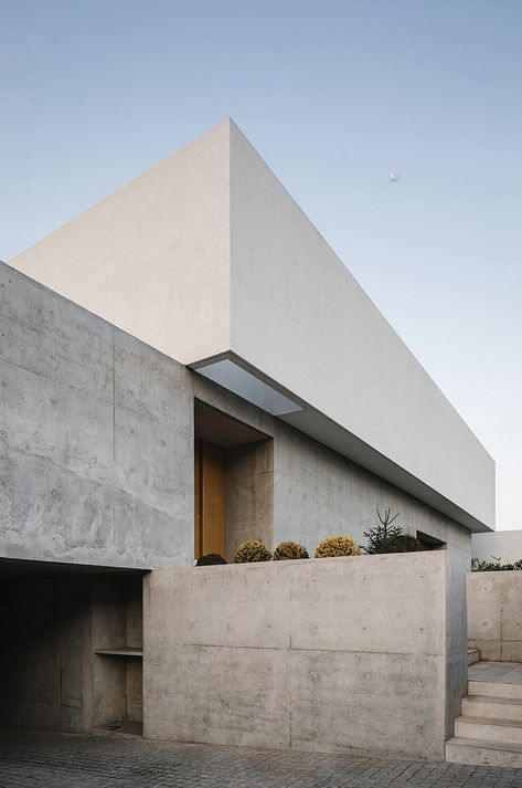 Minimal Architecture, Concrete Building, Concrete House, Modern Architecture House, Design Exterior, Minimalist Architecture, Architecture Exterior, House Architecture Design, Brutalism