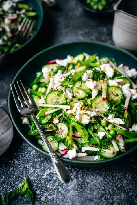 This springy, refreshing salad is made with thinly sliced snow peas, cucumbers, radishes, vegan feta cheese and an herby, lemony vinaigrette. It's a fantastic side dish with plenty of crunch! #snowpeasalad #freshpeasalad #radishsalad #springsalad #snowpeas #snappeasalad #cucumbersalad #lemonherbvinaigrette #veganfeta #vegan #vegansalad #veganrecipes #vegetarian #springrecipes | crowdedkitchen.com Snow Pea Salad, Snow Peas Recipe, Spring Side Dishes, Crowded Kitchen, Vegan Feta, Snow Pea, Radish Salad, Pea Salad, Pea Recipes