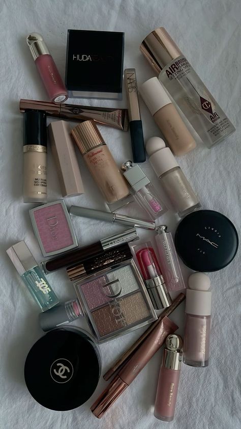 Makeup Collection Goals, Makeup Is Life, Fancy Makeup, Makeup Obsession, Luxury Makeup, Makeup Items, Makeup Pictures, Aesthetic Beauty, Makati