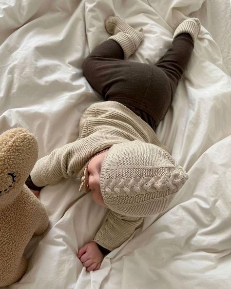 MarMar Copenhagen på Instagram: “SOFT NEUTRALS 🐚 Merino basics and organic cotton knit @carlasofiemolge #marmarcopenhagen #babyknitwear #neutraltones #beigeaesthetic…” Beige Mum Aesthetic, Baby Aesthetic Boy, Neutral Lifestyle, Beige Moodboard, Baby Vision, Beige Baby, Aesthetic Baby, Mom Son, Mommy Baby