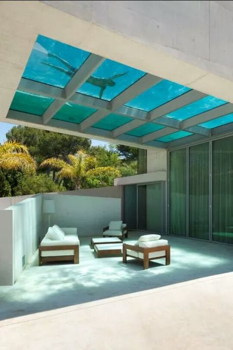 Glass Bottom Pool, Deck Piscina, Cool Swimming Pools, Fancy Houses, Spanish House, Glass Floor, Rooftop Pool, Swimming Pool Designs, Cool Pools