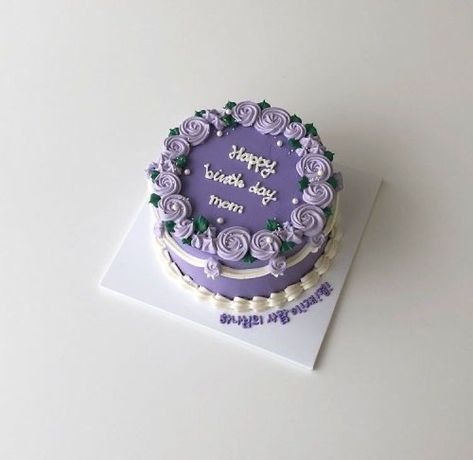 Patisserie, Essen, Cake Ungu, Lilac Curtains, Lavender Cakes, Violet Cakes, Purple Cakes Birthday, Small Birthday Cakes, Bts Cake