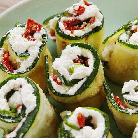 Stuffed with ricotta, sundried tomatoes, and basil, these are a real winner. Grilled Courgette, Zucchini Roll Ups, Zucchini Roll, Zucchini Rolls, Summer Squash Recipes, Roll Ups Recipes, Salmon Sushi, Low Carb Pasta, Grilled Zucchini