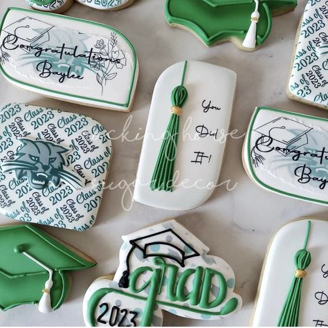 Graduation Cookies Decorated, Graduation Sugar Cookies, Grad Cookies, Flooding Cookies, Royal Icing Sugar, Graduation Cookies, Graduation Theme, Fancy Cookies, Cookies Decorated