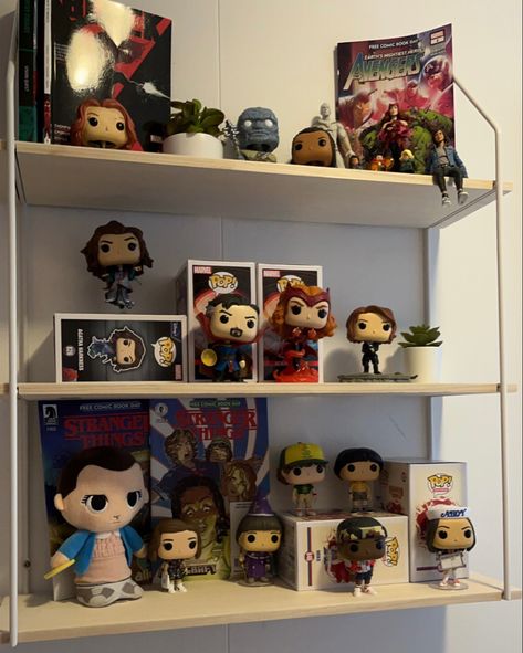 Funko Pop Aesthetic Display, Stranger Things Display, Stranger Things Funko Pop Display, Funko Pop Display Ideas Aesthetic, Marvel Funko Pop Display, Stranger Things Themed Bedroom, Funko Pop Aesthetic, Marvel Themed Room, Marvel Room Ideas