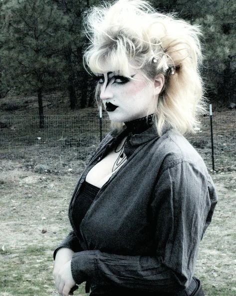 Goth Hairstyles Women, Blonde Goth Hair, Goth Haircuts, Trad Goth Hair, Blond Goth, Trad Goth Hairstyles, 80s Goth Hair, Goth Hairstyles, Traditional Goth Hairstyles