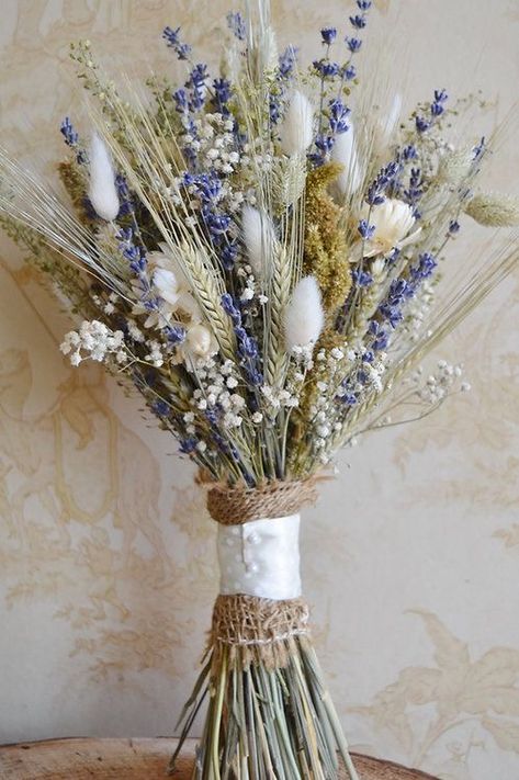 Wedding Bouquet Lavender, Lavender Wedding Bouquet, Lavender Wedding Theme, Bouquet Lavender, Simple Wedding Bouquets, Dried Flowers Diy, Lavender Bouquet, Bridal Bouquet Flowers, Everlasting Flowers