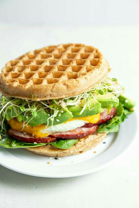 Vegan Waffle Sandwich, Waffles Sandwich Breakfast, Savory Waffle Sandwich, Breakfast Ideas For Cafe, Breakfast With Waffles, Coffee Shop Food Ideas Breakfast, Cafe Sandwich Ideas, Waffle Sandwich Ideas, Recipes For Lunch Easy