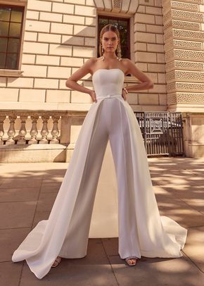 Bridal Jumpsuit With Train, Wedding Jumpsuit The Bride, Pantsuit Wedding Dress, Wedding Dress Pantsuit, Narnia Costumes, Wedding Dress Overskirt, Wedding Pantsuit, Rembo Styling, Ronald Joyce