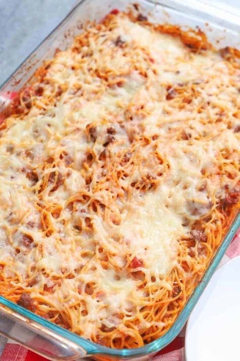 Baked Speggetti Recipes Easy, Best Baked Spaghetti Recipe, Baked Spaghetti Easy, Spaghetti Bake Recipe, Baked Spagetti, Speggetti Recipes, Easy Baked Spaghetti Recipe, Bunco Food, Spagetti Recipe