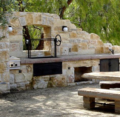 Stone Wall Outdoor Kitchen Mexican Outdoor Kitchen, Summer Kitchens, Stone Bbq, Rustic Outdoor Kitchens, Mediterranean Patio, Rustic Mediterranean, Outdoor Bbq Area, Diy Kitchens, Outdoor Cooking Area