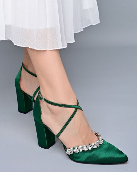 SALE Green Wedding Shoes Satin Block Heels Pointed Toe Dark - Etsy Greece Wedding Shoes Bow, Pump High Heels, Women Wedding Shoes, Dark Green Wedding, Bridesmaids Shoes, Bridesmaid Shoes, Satin Pumps, Womens Wedding Shoes, Wedding Heels