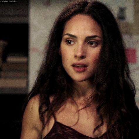 Pretty Actresses Celebrities, Brunette Face Claim Gif, Adria Arjona Gif, Character Help, Sue Storm, Derek Morgan, Instagram Picture Quotes, Invisible Woman, Celebrity Look Alike