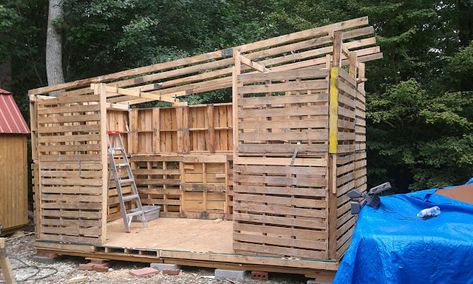 Shed Out Of Pallets, Wood Shed Diy, Pallet Wood Shed, Pallet House Plans, Shed Diy, Pallet Shed Plans, Storage Barn, Pallet Building, Build A Shed