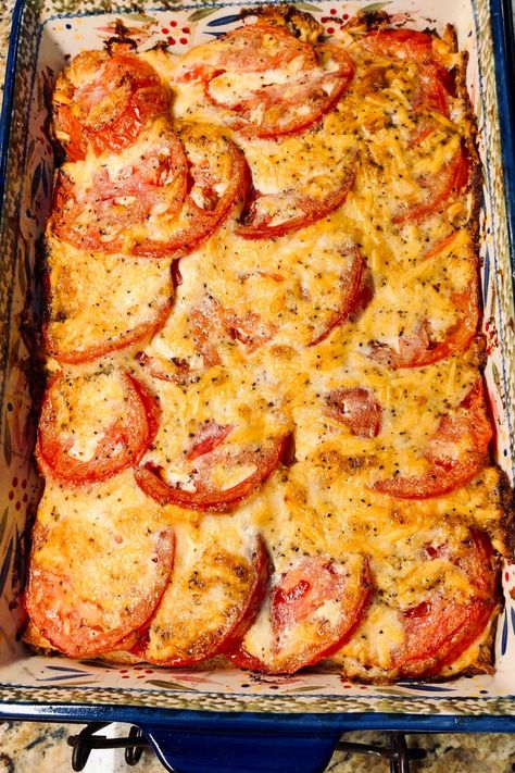 Tomato Pie Recipe Easy, Southern Tomato Pie, Tomato Pie Recipe, Onion Pie, Tomato Dishes, Easy Family Recipes, Fresh Tomato Recipes, Tomato Pie, Easy Family Meals