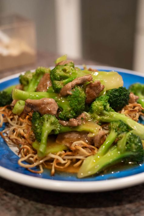 Crispy and Crunchy Chow Mein Noodles (With Beef & Broccoli!) Cantonese Chow Mein, Pan Fried Noodles, Cantonese Restaurant, Crispy Noodles, Chow Mein Recipe, Beef Broccoli, Chow Mein Noodles, Beef And Broccoli, Marinated Beef