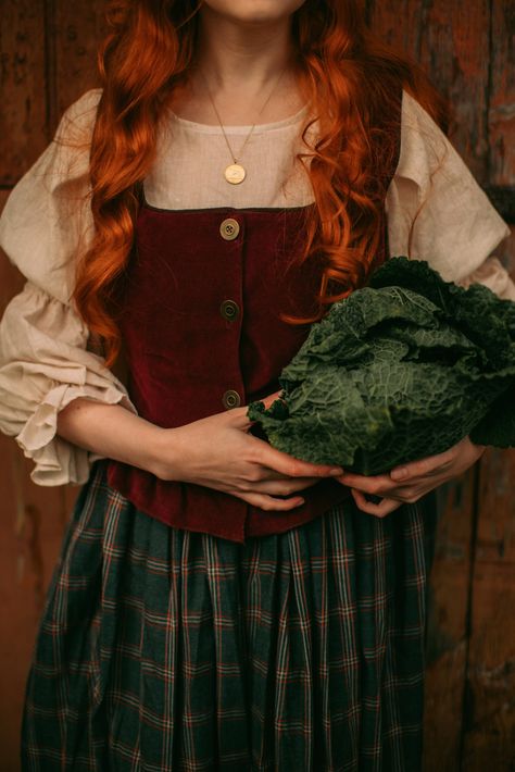 Women Hobbit Costume, Hobbit Costume Female, Hobbit Outfit Female, Hobbit Inspired Outfits, Female Hobbit, Hobbit Outfit, Hobbit Fashion, Hobbit Clothes, Hobbit Cosplay