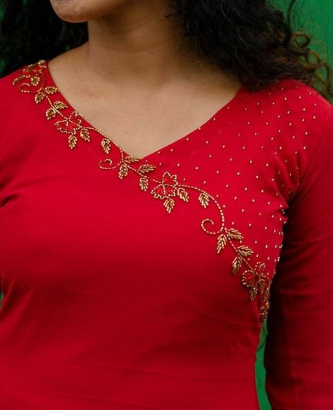 Sudithar Aari Neck Design, Hand Worked Kurtis, Aari Work Design For Kurti, Salwar Neck Designs Aari Work, Simple Hand Work Designs For Kurti, Chudidhar Neck Designs Hand Embroidery, Hand Work Churidar Design, Bead Work Neck Design, Top Aari Work Design