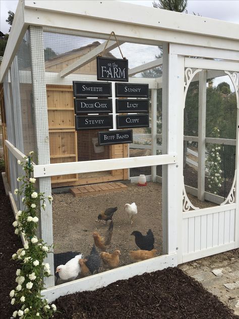 I like the idea of having a little enclosure outside of the coop for the future chickens to roam around so that certain dogs I know can't attack them until they learn that chickens are friends - not food :) Also, I love the old screen door and just the overall look of this Chicken Coop On Wheels, Backyard Country, Chicken Coop Pallets, Veranda Design, Mobile Chicken Coop, Walk In Chicken Coop, Chickens In The Winter, Chicken Coop Decor, Portable Chicken Coop