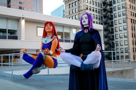 Raine Emery as Starfire and Velociraptorqueen as Raven. - 9GAG Teen Titans Cosplay, Raven Cosplay, Dc Cosplay, Duo Halloween Costumes, Cute Couple Halloween Costumes, Hallowen Costume, Halloween Costumes Friends, Halloween Costume Outfits, Fantasias Halloween