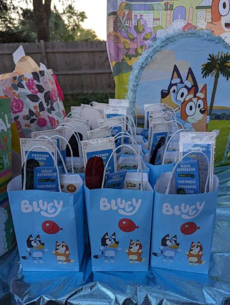 Bluey birthday goodie bags Bluey 7th Birthday Party Ideas, Bluey Party Ideas, 3rd Birthday Party For Boy, Baby Boy Birthday Themes, Baby Birthday Party Theme, Bluey Party, Boy Birthday Party Themes, Bluey Birthday, Birthday Party Decorations Diy