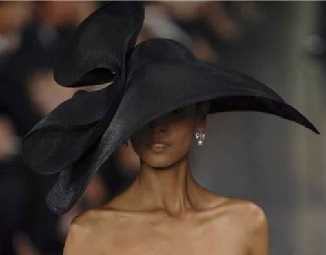 Fancy Hats Classy, Paris Moodboard, Italian Hat, Textiles Ideas, Evening Hat, Big Hats, Church Lady Hats, Classy Hats, High Fashion Dresses