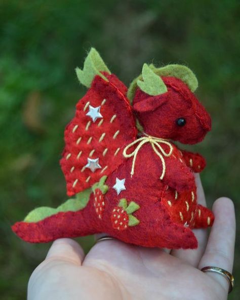 Daisy on Instagram: "I’ve been working on the auction commission for a couple days! The amazing commissioner gave me a prompt of “strawberries and stars” and I think it turned out absolutely adorable! - Dragon pattern by robynabobbin! 💕 - #handmade #homemade #diy #sewing #felt #feltart #fiber #fiberart #plush #plushie #halloween #spooky #dinosaur #pumpkin #scary" Spooky Dinosaur, Dinosaur Pumpkin, Sewing Felt, Felt Plushie, Felt Dragon, Pumpkin Scary, Handmade Plushies, Cute Sewing Projects, No Bad Days