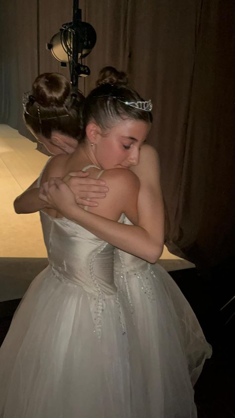 Ballet Backstage Aesthetic, Ballet Friends Aesthetic, Ballet Friends, Dancer Lifestyle, Ballet Aesthetic, Ballet Pictures, Ballet Beauty, Dance Dreams, Ballet Core