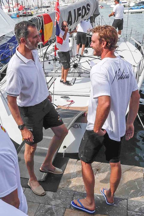 Pierre Casiragui y Beatrice Borromeo cuarto día de regatas y saludo a Felipe VI Image King, Beatrice Borromeo, Prince Rainier, Monaco Royal Family, Sports Awards, Gq Style, Spanish Royal Family, European Royalty, Boat Race