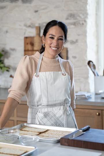 Jojo Recipe, Joanna Gaines Blog, Baked Strawberry Pie, Joanna Gaines Recipes, Joanna Gaines Magnolia, Magnolia Network, Spinach Tortellini Soup, Magnolia Kitchen, Spinach Tortellini