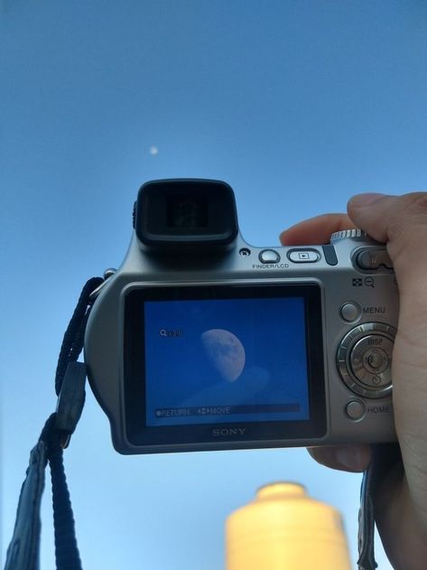 Blue Aesthetic Camera, Jiraiya And Tsunade, The Moon Is Beautiful, Fotografi Vintage, Look At The Moon, Take A Photo, Blue Aesthetic, Aesthetic Photo, Photo Dump