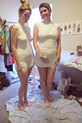 katastrophic: DIY Dress Form Part 1: Building the Mold Diy Dress Form, Mannequin Diy, Sewing Dress Form, Clothing Sales, Austin Style, Dress Forms, Creation Couture, Diy Dress, Sewing Basics