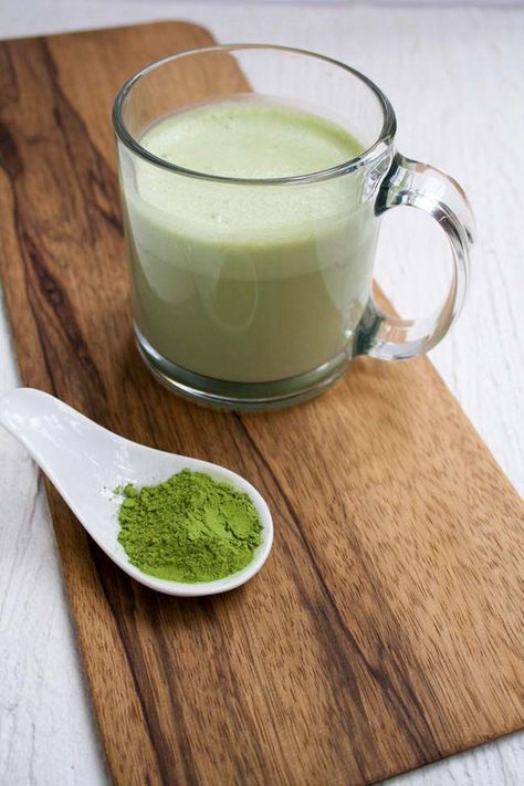 Vegan Matcha Latte (vegan, gluten free) - This healthy drink provides you with a focused sense of calm. Made with almond milk and coconut milk. Coconut Matcha, Coconut Latte, Matcha Coconut, Matcha Drink, Matcha Benefits, Matcha Recipe, Vanilla Coconut, Matcha Powder, Matcha Tea