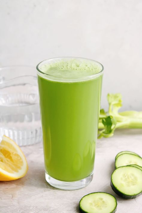 Celery Cucumber Juice, Cucumber Celery Juice, Kale Juice Recipes, Celery Juice Recipe, Kale Juice, Low Calorie Vegetables, Turmeric Juice, Green Juice Recipe, Cucumber Juice