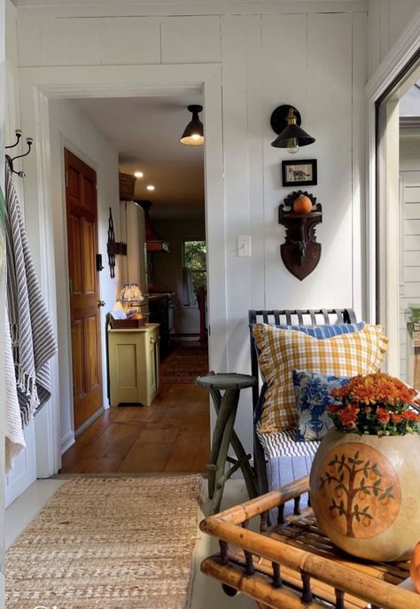 Texas Cottage, Beach Dream House, Country Cottage Interiors, Dream Things, House Aesthetic, Colourful Living Room, Dream Lifestyle, Humble Abode, Home N Decor