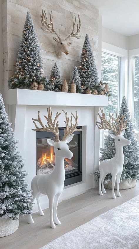 Christmas Fireplace Decor Ideas, Cozy Christmas Fireplace, Ideas Decoracion Navidad, Fireplace Decor Ideas, Christmas Fireplace Decor, Christmas Decor Inspiration, Christmas Mantel Decorations, Christmas Themes Decorations, Christmas Decorations Living Room