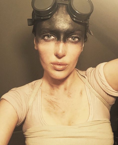 Mad max furiosa makeup  #madmax #furiosa #makeup Furiosa Makeup, Mad Max Aesthetic, Mad Max Furiosa, Max Aesthetic, Knick Knack, Halloween 2016, Gothic Makeup, Mad Max, Costume Ideas