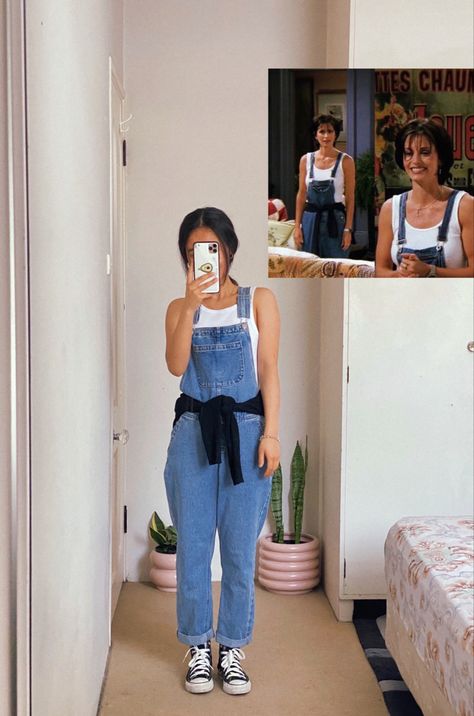 Friends Inspo Outfits, Rachel Green Overalls Outfit, Friends Outfits Chandler, Dress Like The 90s Outfits, Monica And Chandler Costume, Monica Geller Halloween Costume, Monica Geller Costume, Monica And Rachel Halloween Costumes, Friends Themed Outfits