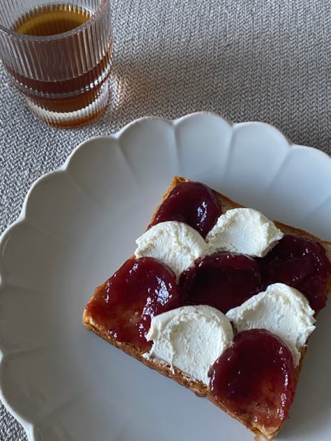 Coffee And Toast Breakfast, Bread Toast Aesthetic, Toast And Jam Aesthetic, Bread And Jam Aesthetic, Cream Cheese Toast Aesthetic, Bread And Cheese Aesthetic, Pbj Sandwich Aesthetic, Jam And Cheese Toast, Toast Ideas Cream Cheese