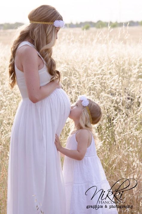 Mother Daughter Maternity, Folk Wedding, Pregnant Bride, Family Maternity Photos, Awesome Mom, Maternity Photoshoot Poses, Maternity Photography Poses, Maternity Poses, Pregnant Mom