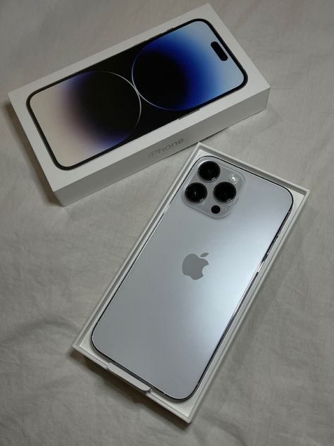 iPhone 14 pro max Iphone 14pro Max White, Iphone 12 Pro Max Silver, Hello 17, Technology Aesthetic, Carcase Iphone, Eid Photoshoot Ideas, Silver Iphone, Instax Camera, Apple Headphone